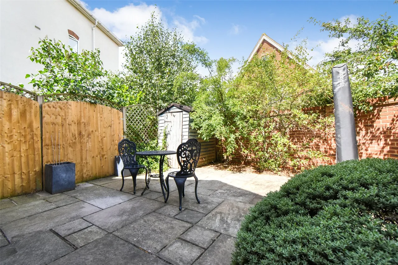 Peked Mede, Hook, Hampshire, RG27 9US, photo 9