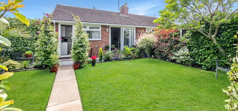 Sairard Gardens, Eastwood, Essex, SS9 5AJ, photo 12