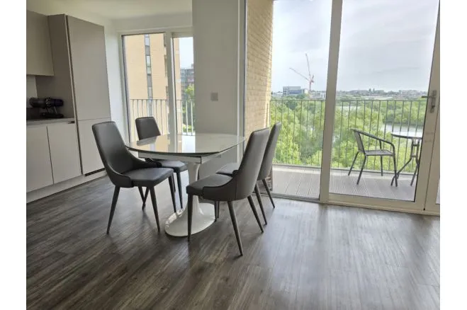 19 Moorhen Drive, London, photo 9