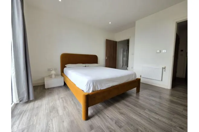 19 Moorhen Drive, London, photo 12