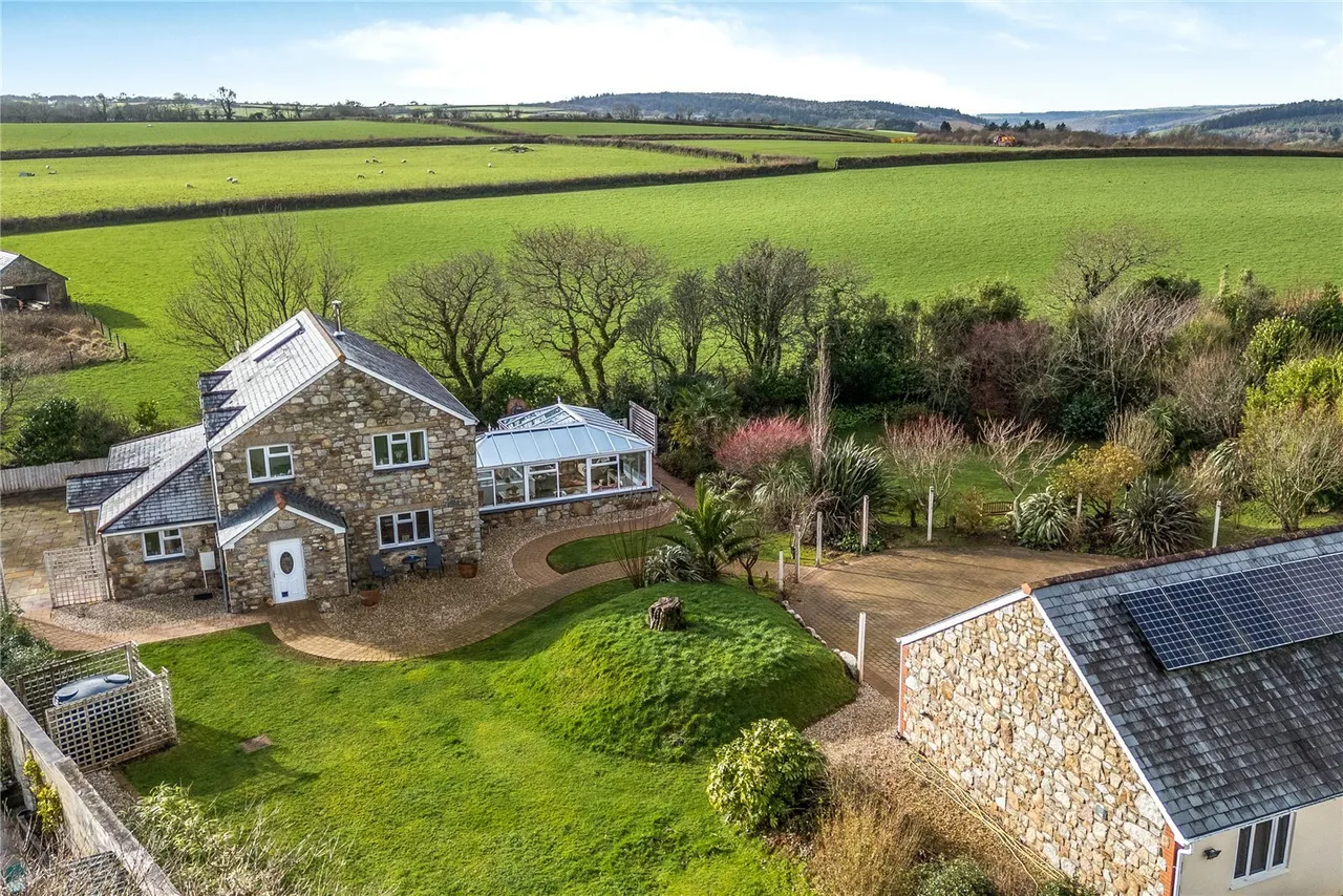 4 bed property for sale, East Taphouse, Liskeard, PL14