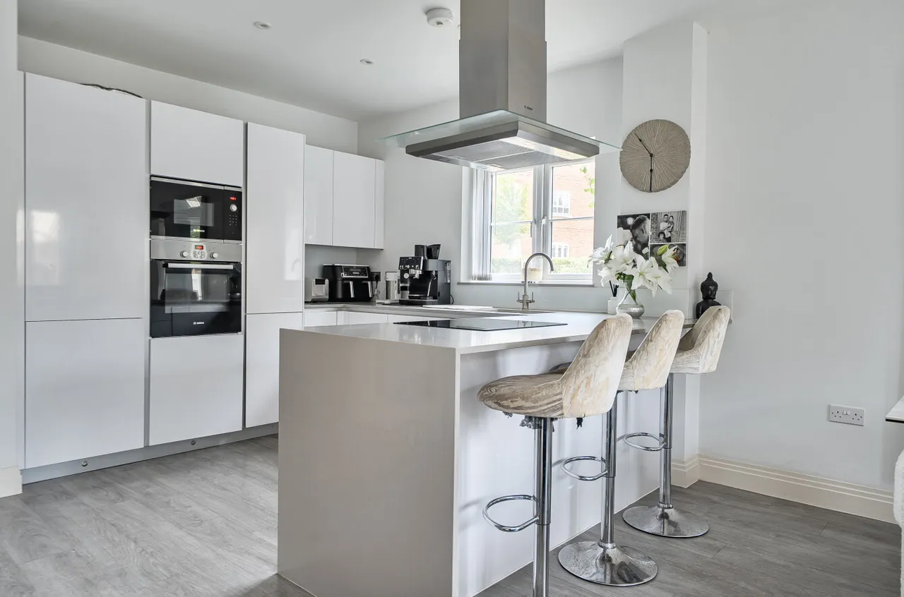 Littlewood Place, Warfield, Bracknell, Berkshire, RG42 6DL, photo 2