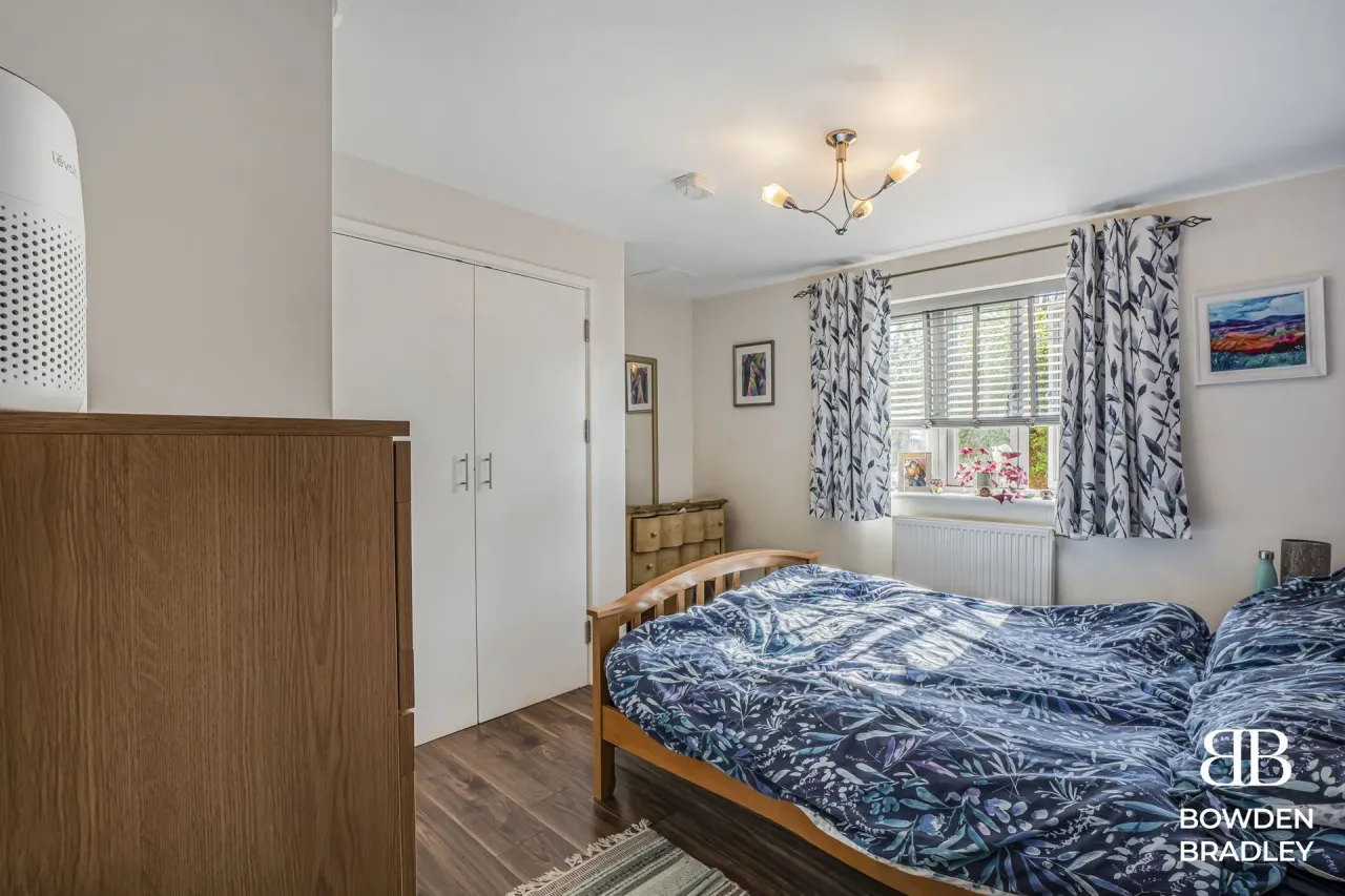 New Mossford Way, Barkingside, IG6, photo 11