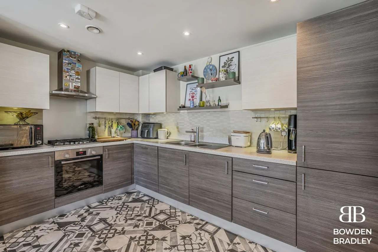 New Mossford Way, Barkingside, IG6, photo 6
