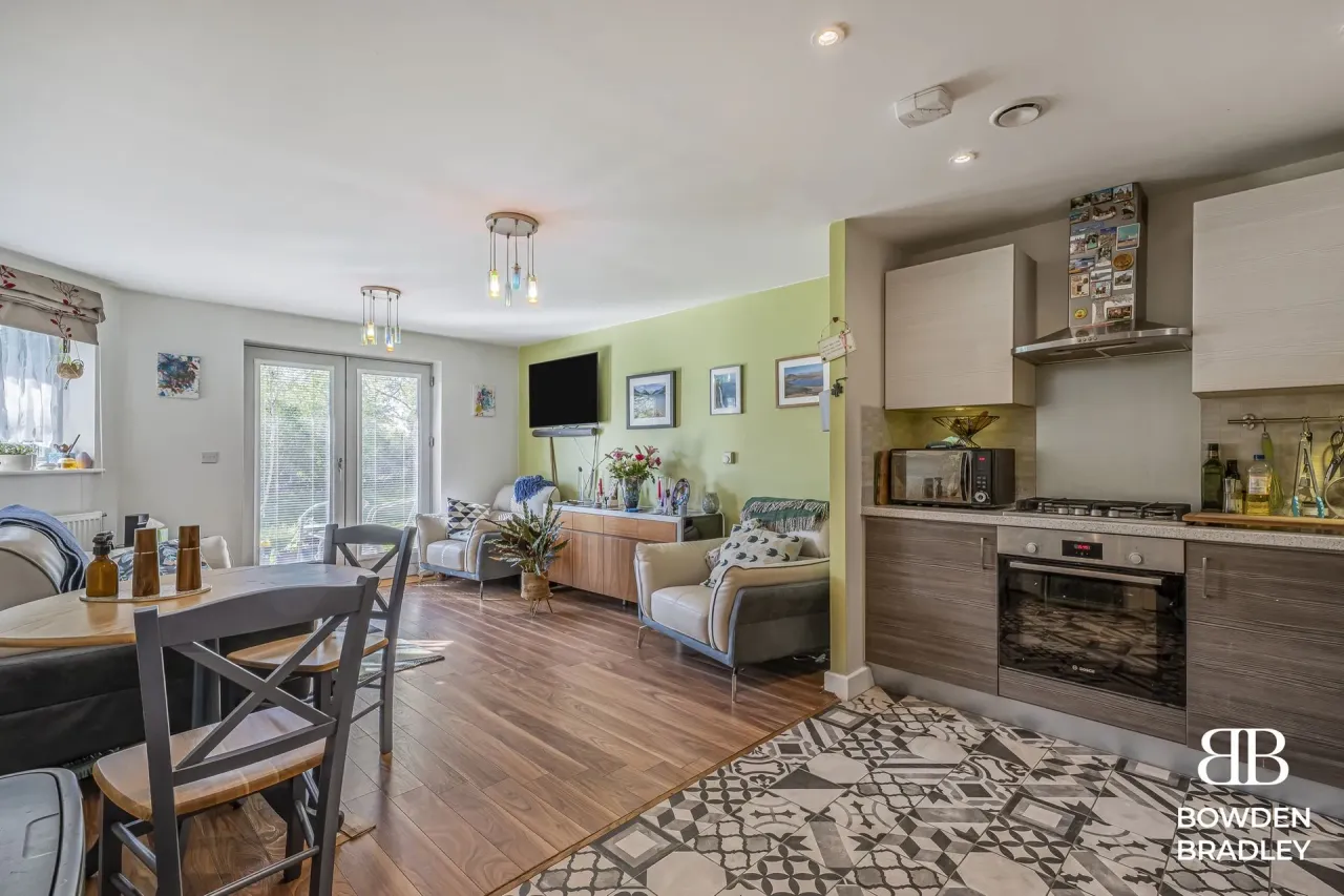 New Mossford Way, Barkingside, IG6, photo 4