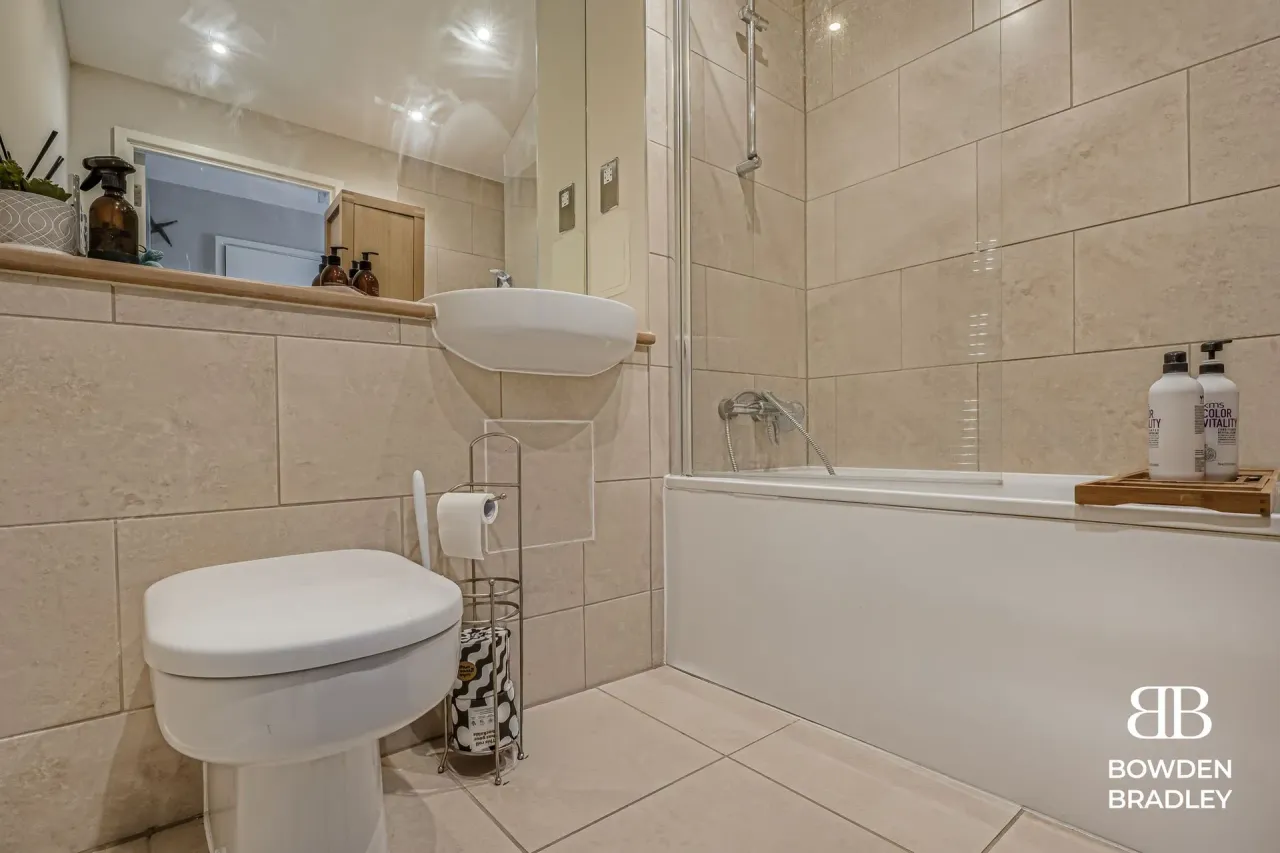 New Mossford Way, Barkingside, IG6, photo 9