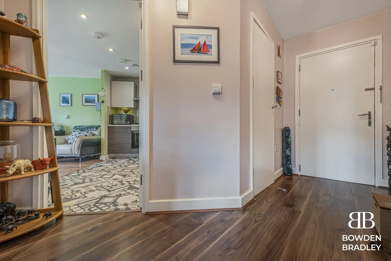 New Mossford Way, Barkingside, IG6, photo 7