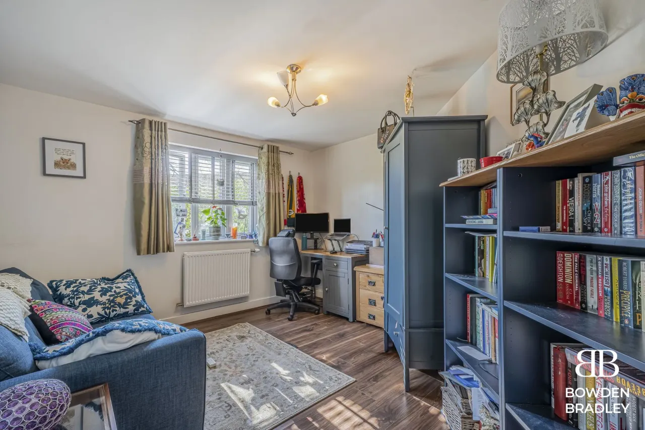 New Mossford Way, Barkingside, IG6, photo 12