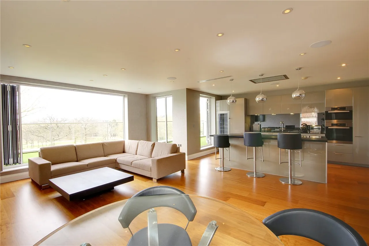 Murano House, 389 Cockfosters Road, Hadley Wood, Hertfordshire, EN4 0JS, photo 5