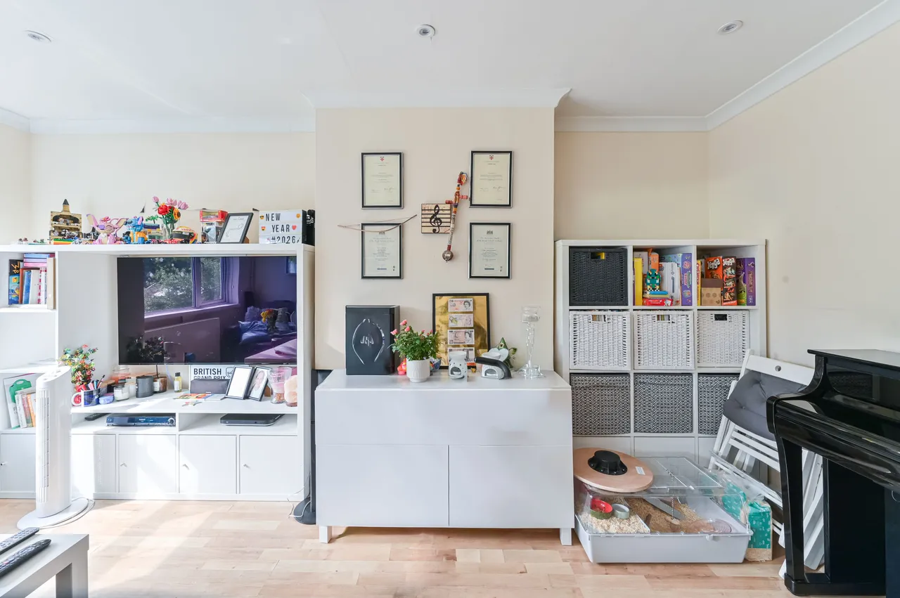 2 Karen Court, Brockley Rise, London, photo 11