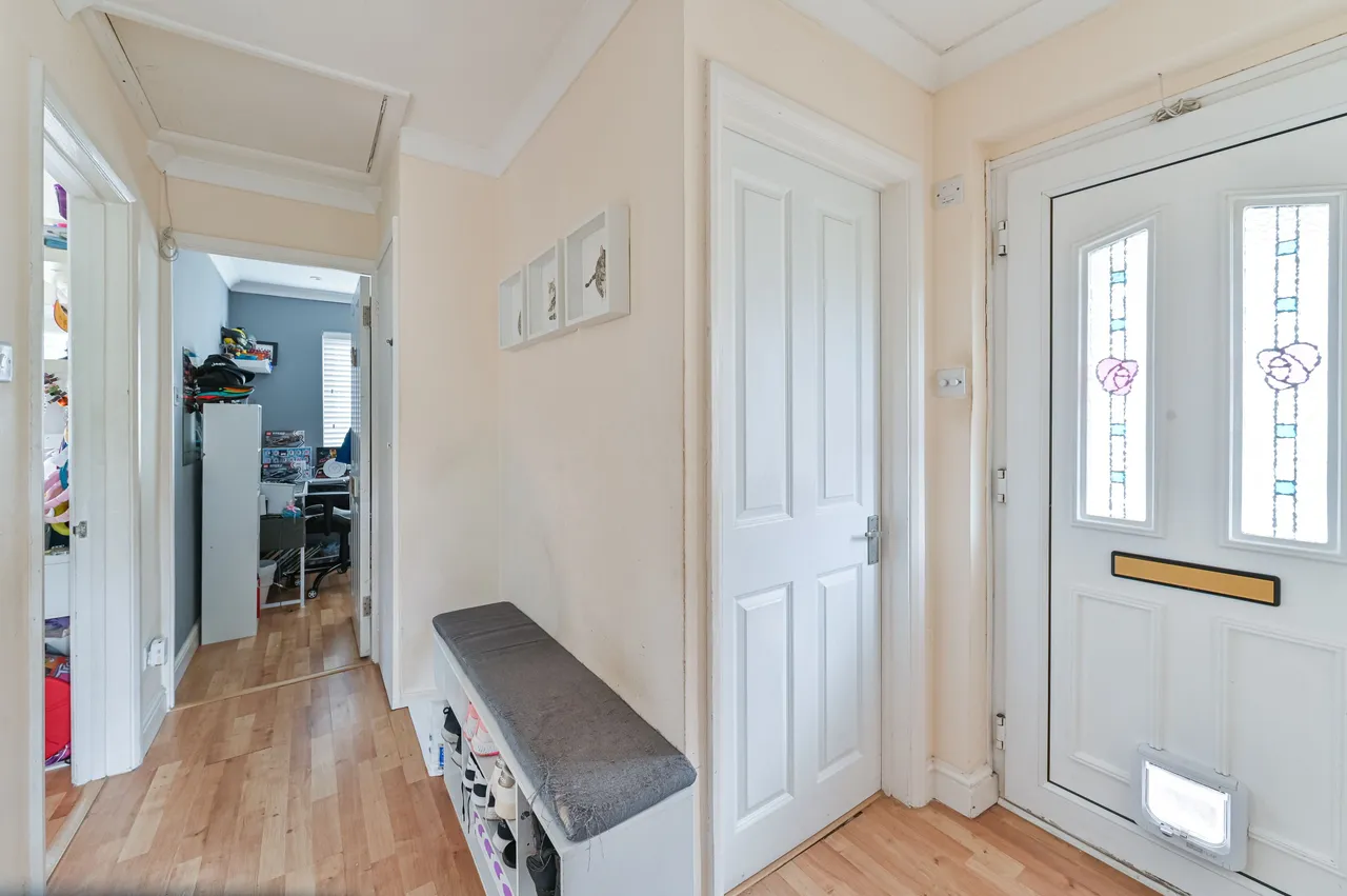 2 Karen Court, Brockley Rise, London, photo 8
