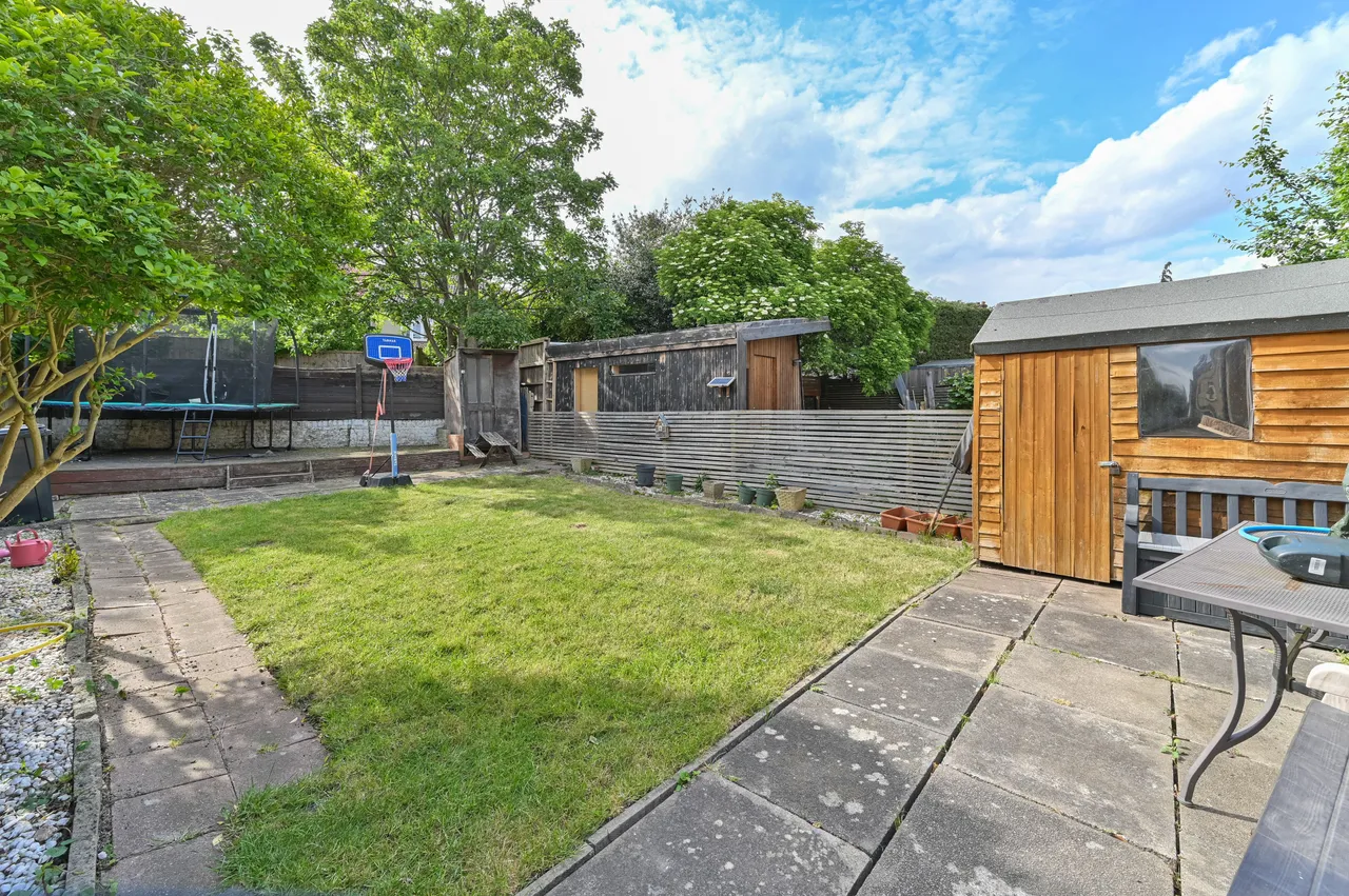 2 Karen Court, Brockley Rise, London, photo 3