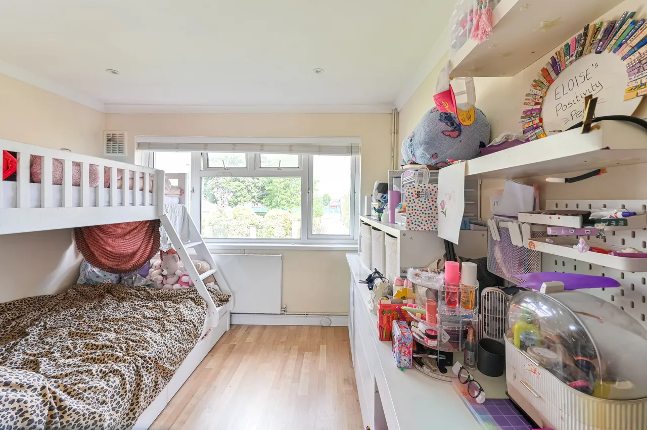 2 Karen Court, Brockley Rise, London, photo 9