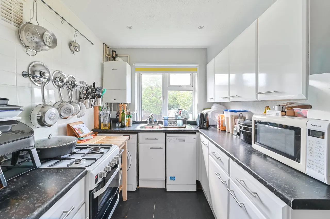 2 Karen Court, Brockley Rise, London, photo 7