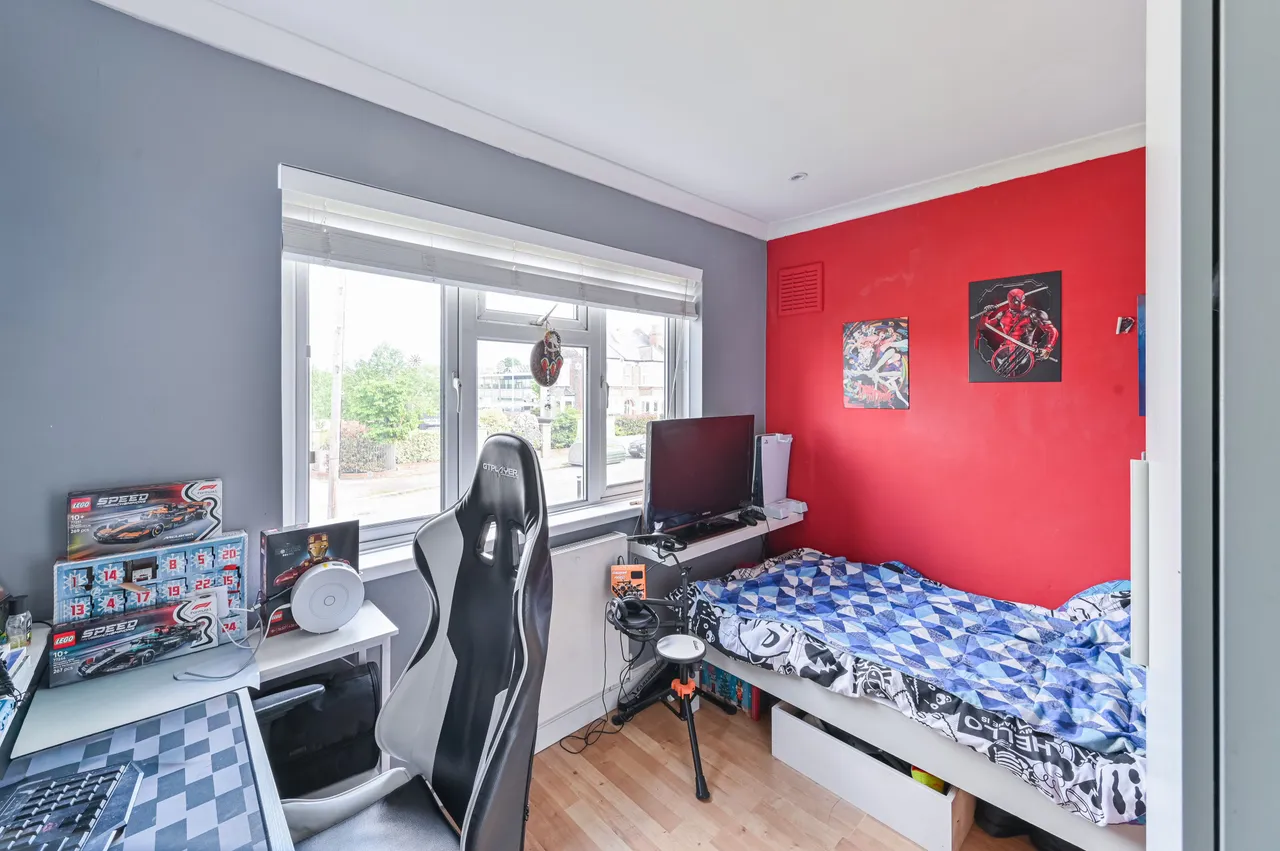 2 Karen Court, Brockley Rise, London, photo 6
