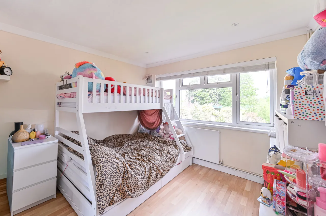 2 Karen Court, Brockley Rise, London, photo 5