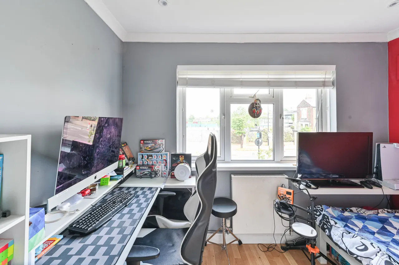 2 Karen Court, Brockley Rise, London, photo 10