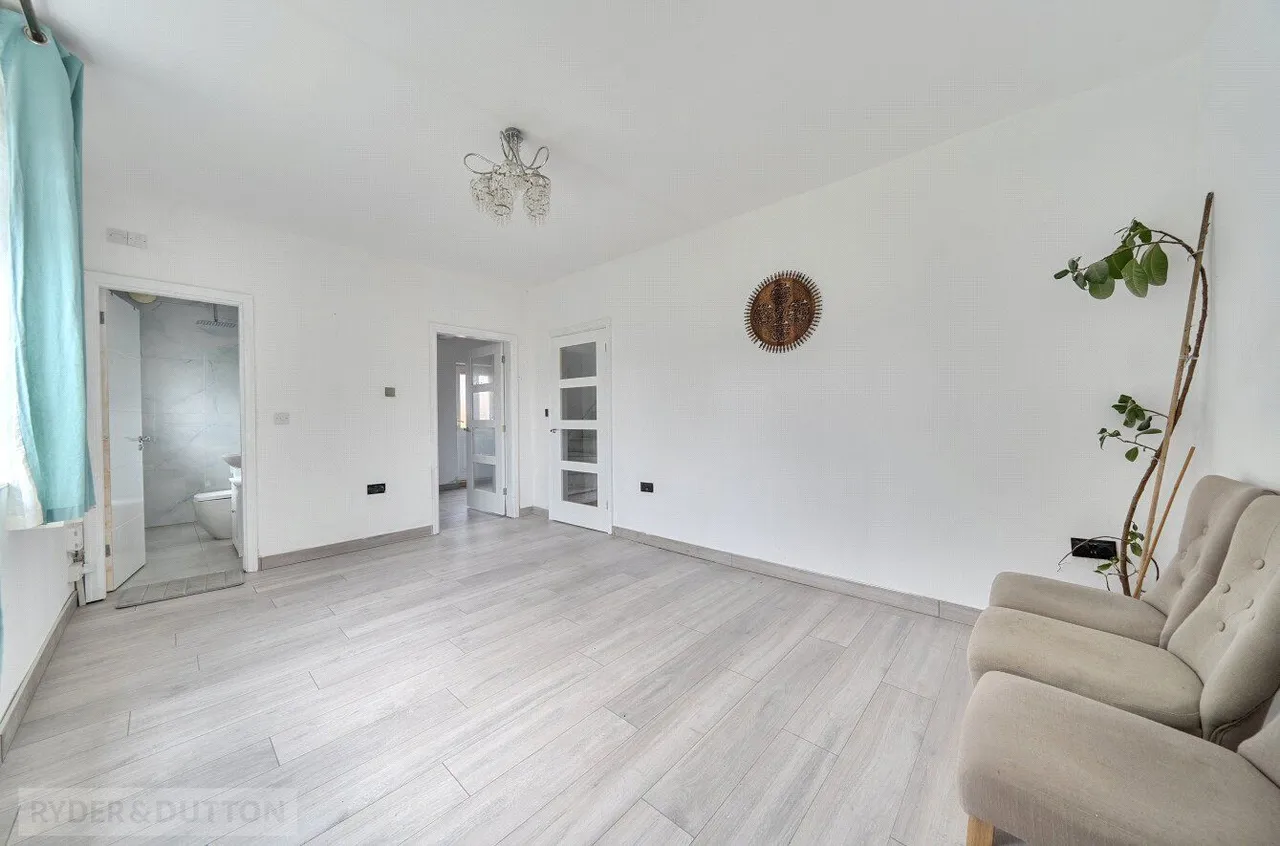 Buxton Crescent, Turfhill, OL16, photo 3