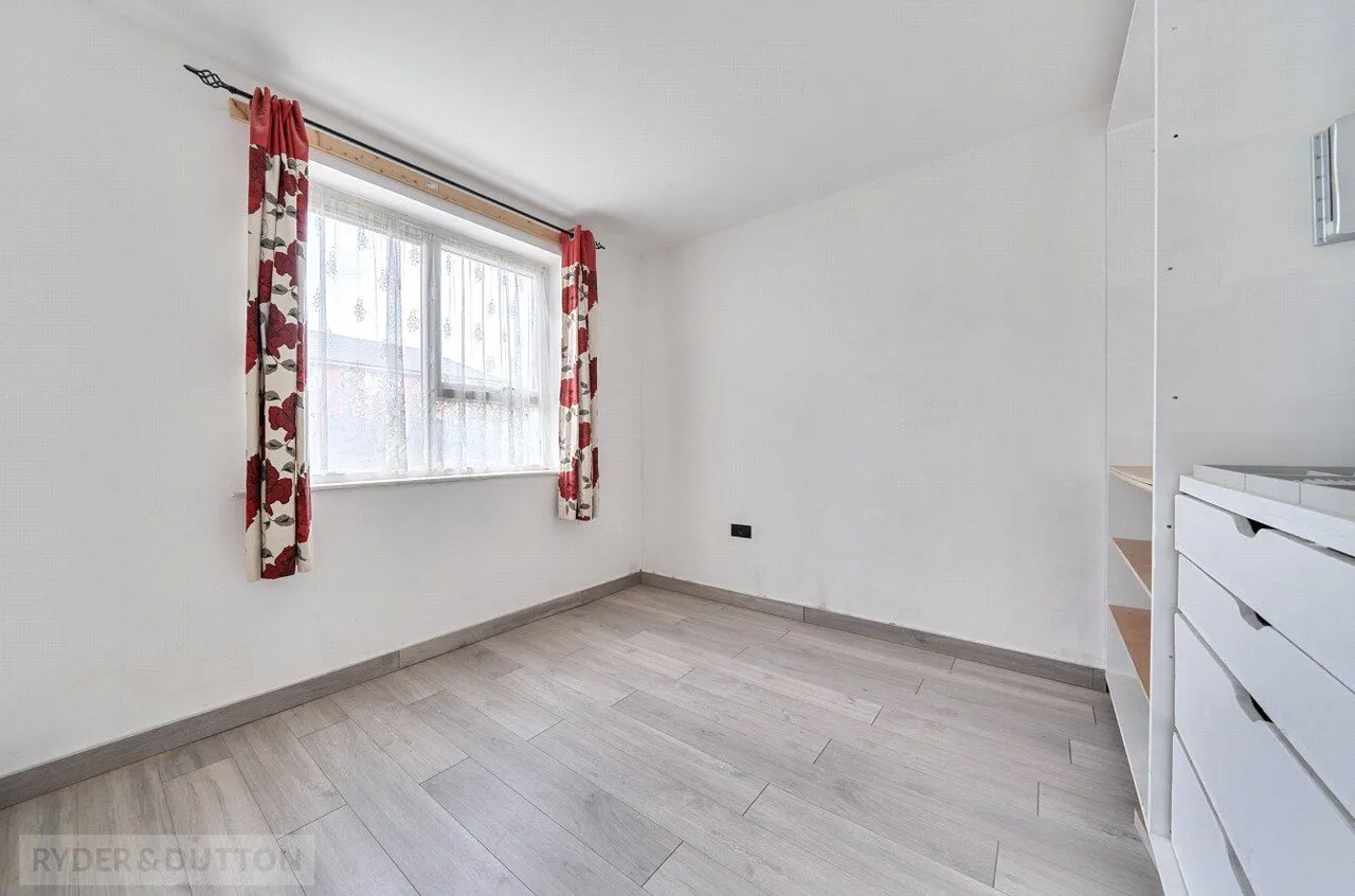 Buxton Crescent, Turfhill, OL16, photo 6