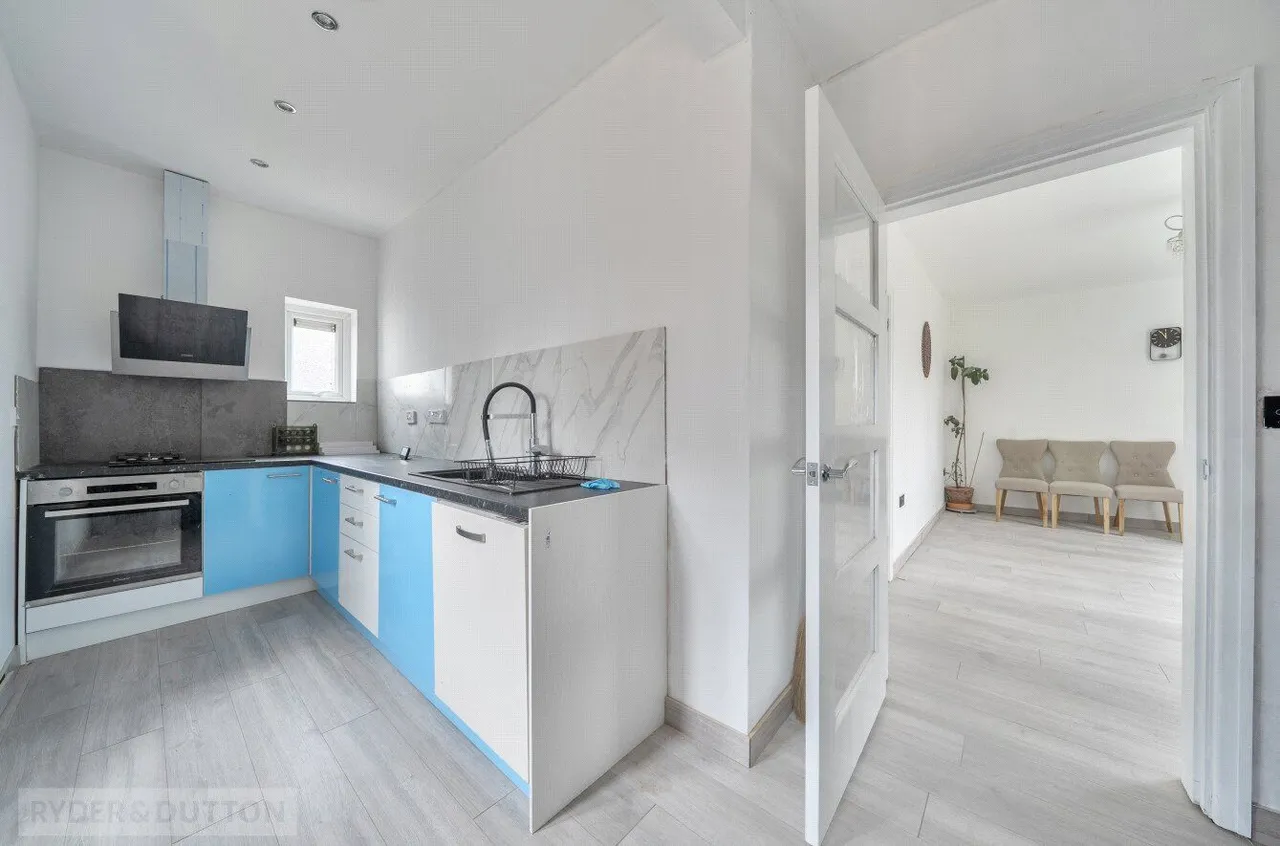 Buxton Crescent, Turfhill, OL16, photo 4