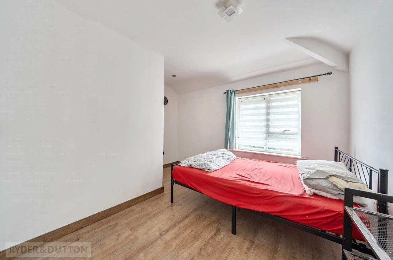 Buxton Crescent, Turfhill, OL16, photo 11