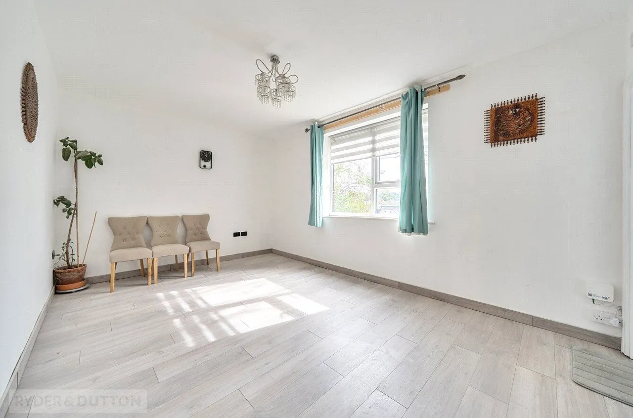Buxton Crescent, Turfhill, OL16, photo 2