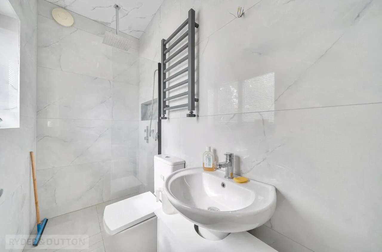 Buxton Crescent, Turfhill, OL16, photo 8