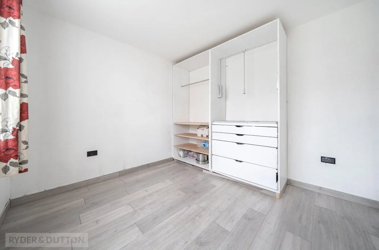 Buxton Crescent, Turfhill, OL16, photo 7