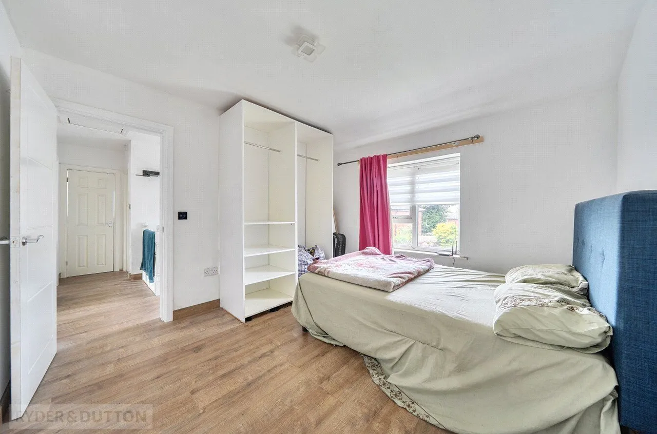 Buxton Crescent, Turfhill, OL16, photo 13