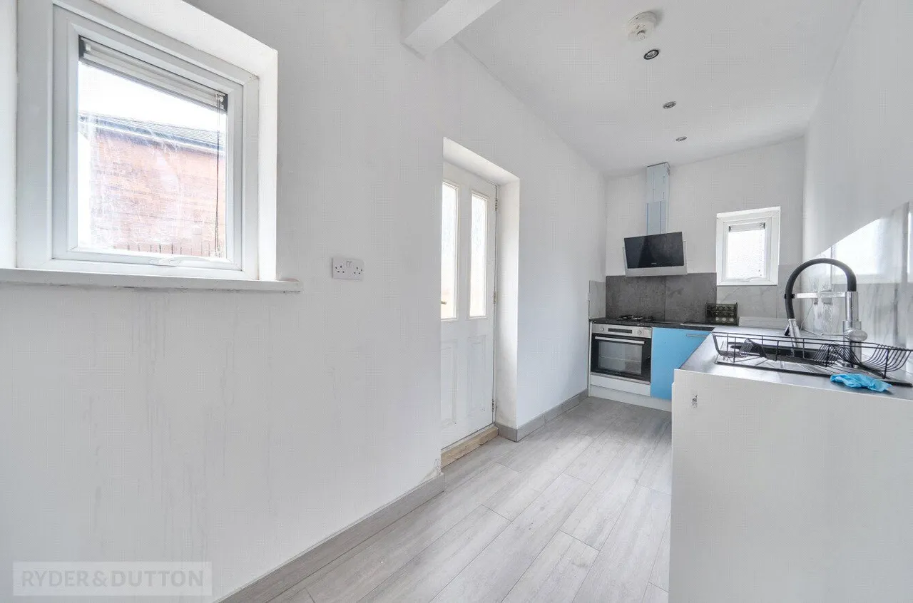 Buxton Crescent, Turfhill, OL16, photo 5
