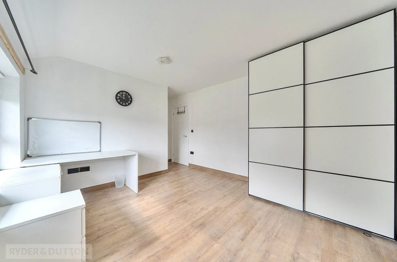 Buxton Crescent, Turfhill, OL16, photo 9