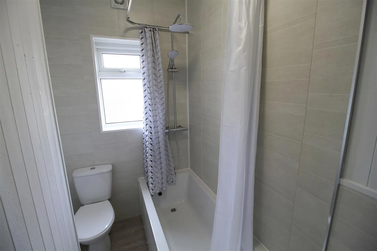 Vernon Road, Bredbury, photo 6