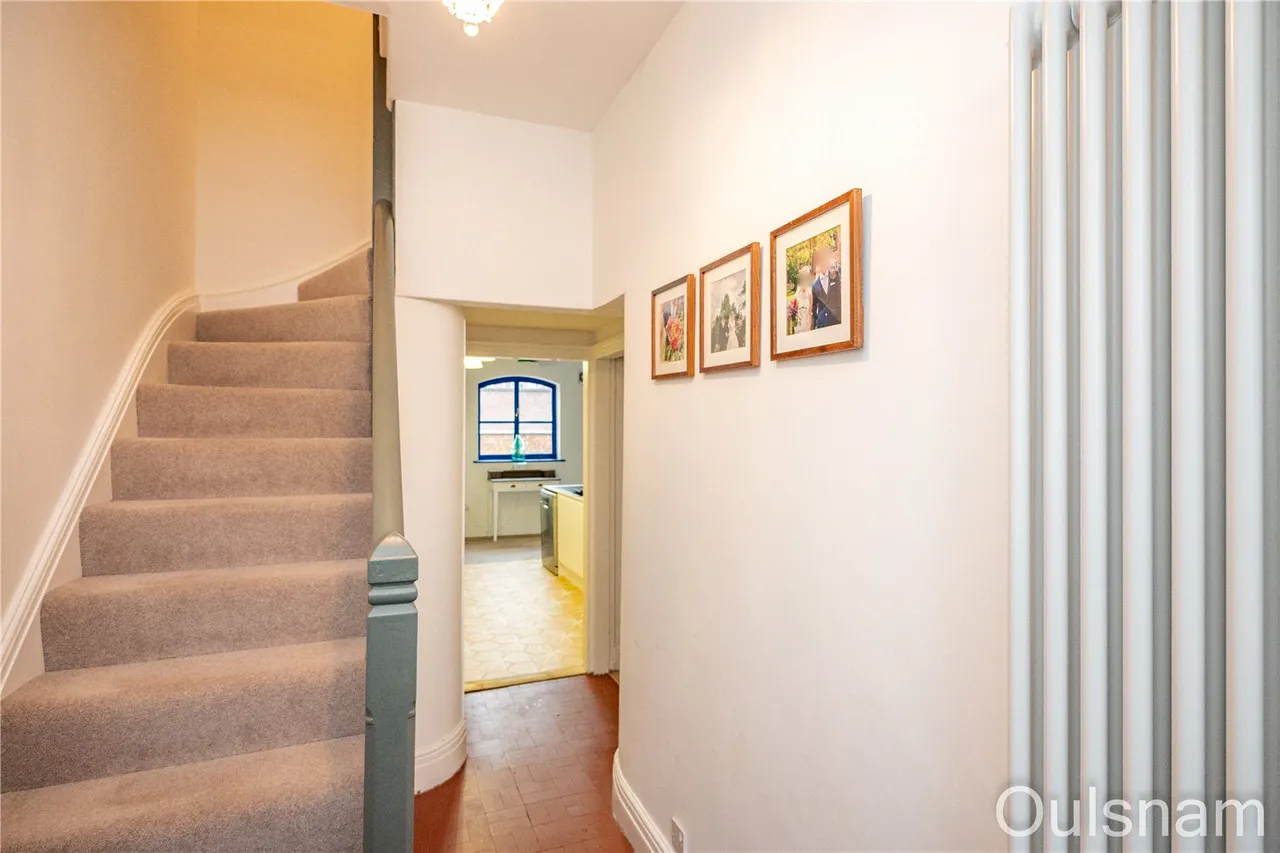 South Crescent, Bromsgrove, Worcestershire, B60 2DG, photo 12