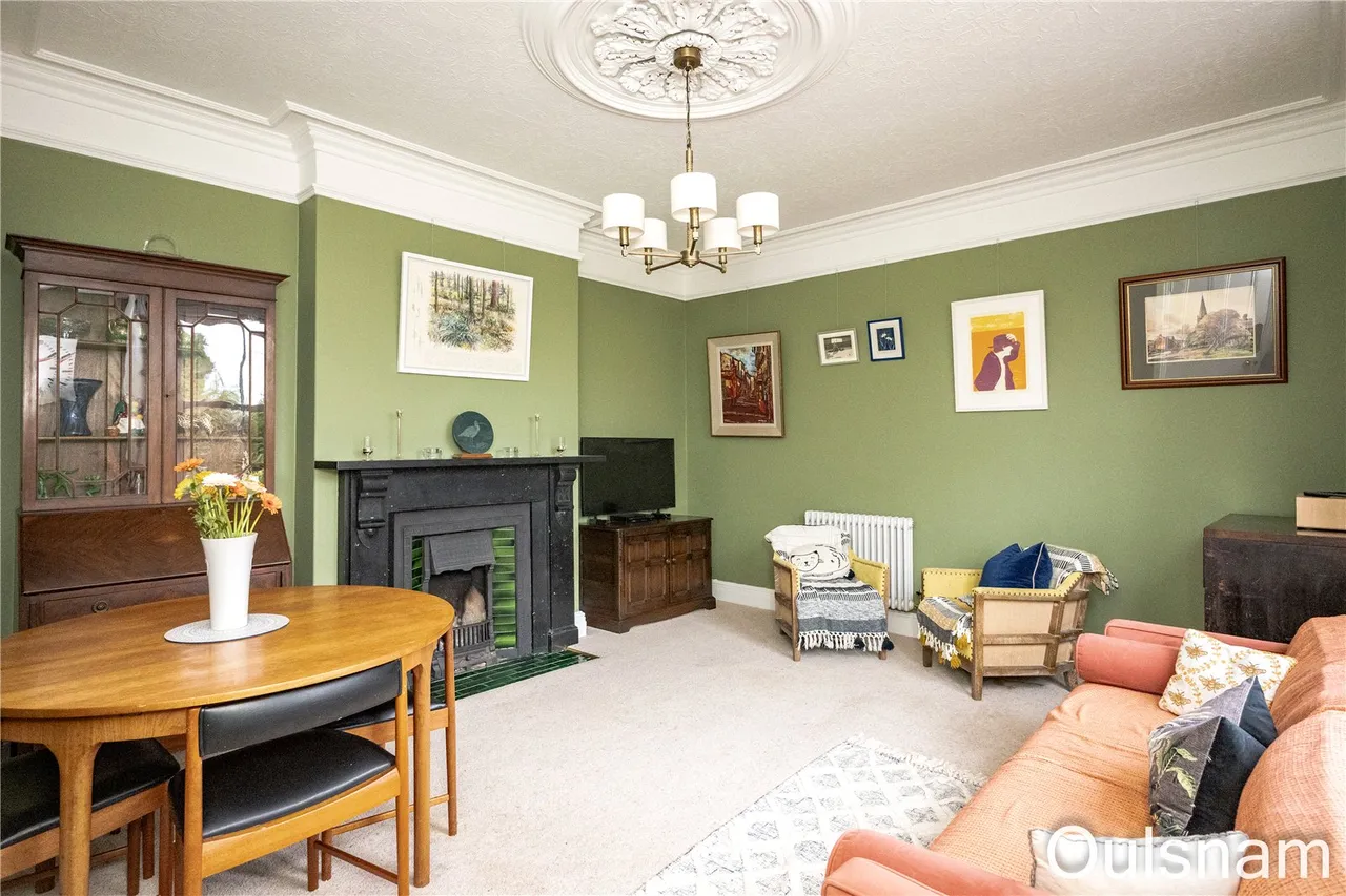 South Crescent, Bromsgrove, Worcestershire, B60 2DG, photo 3