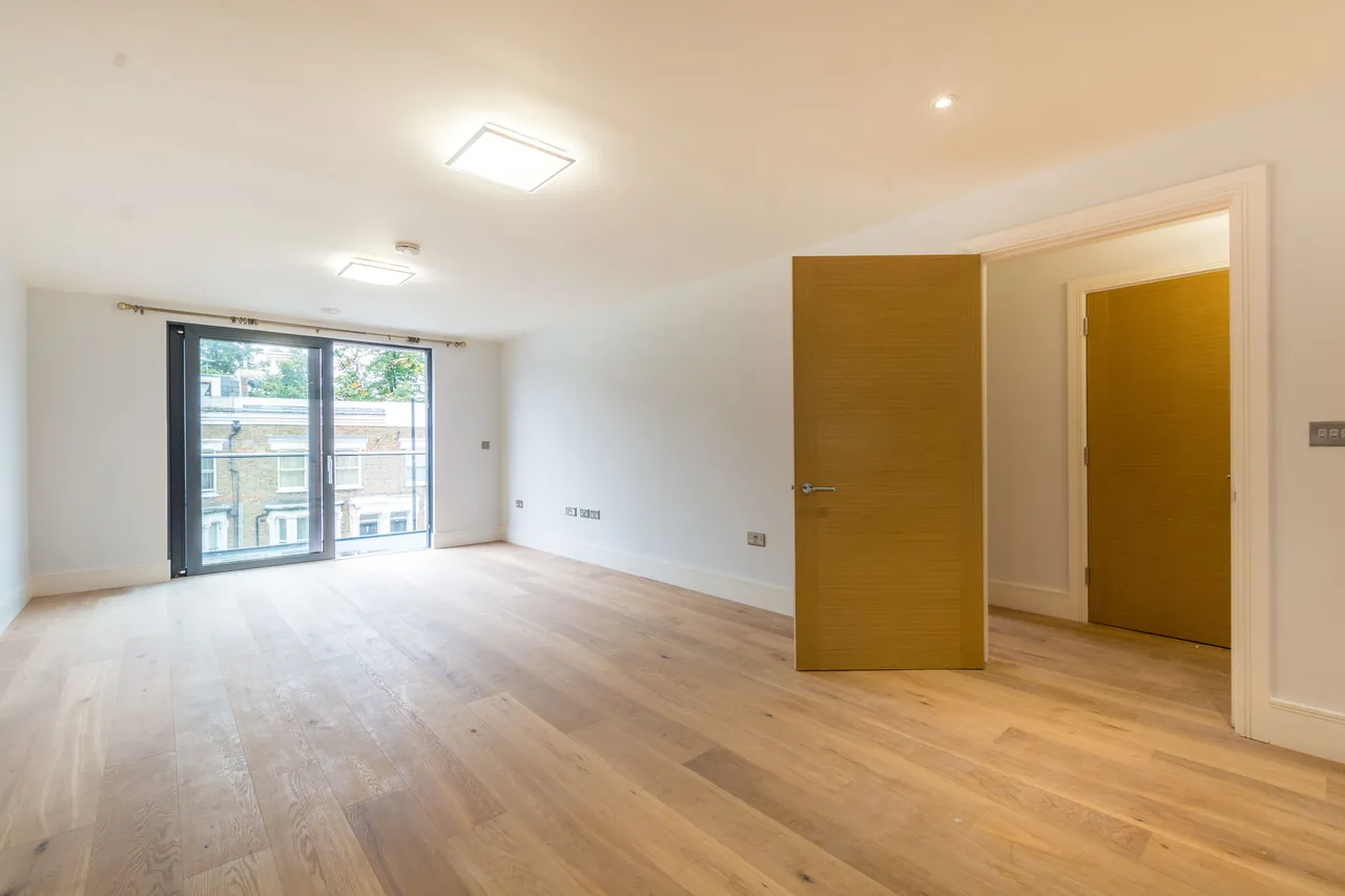 2 bed flat to rent, London, NW6