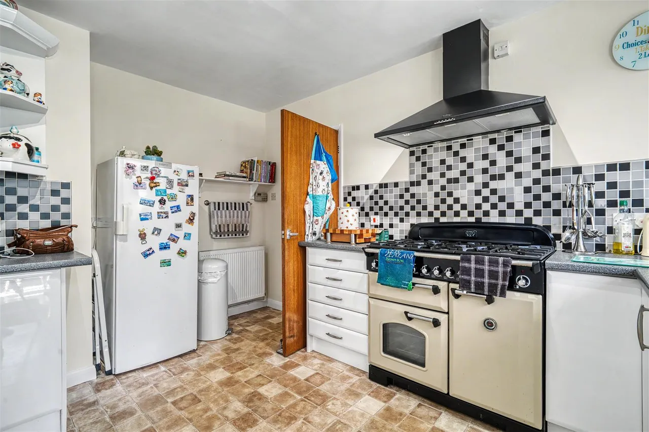 Limekiln Lane, Henstridge, photo 10
