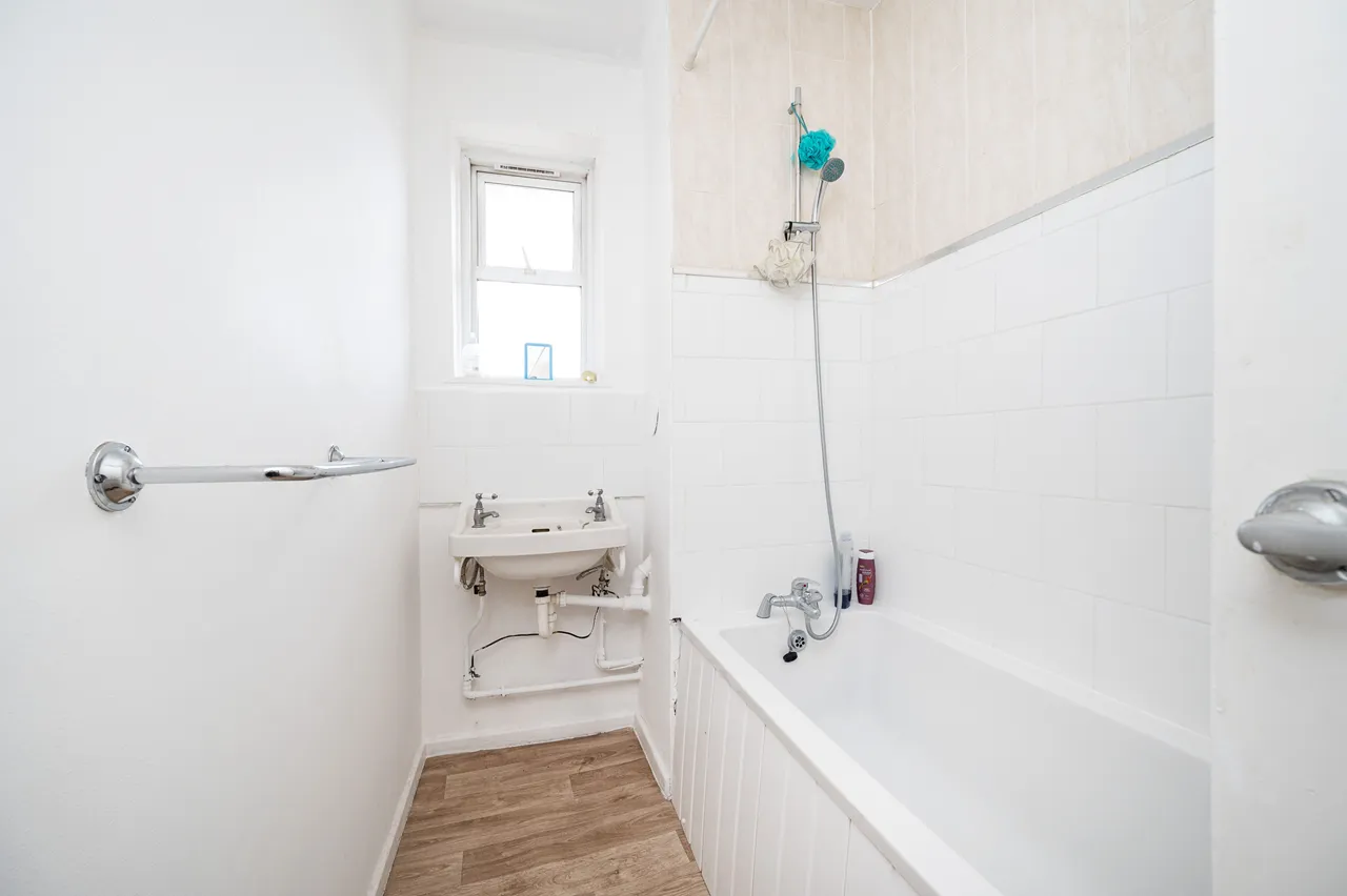 39 Colverson House, Lindley Street, London, photo 5