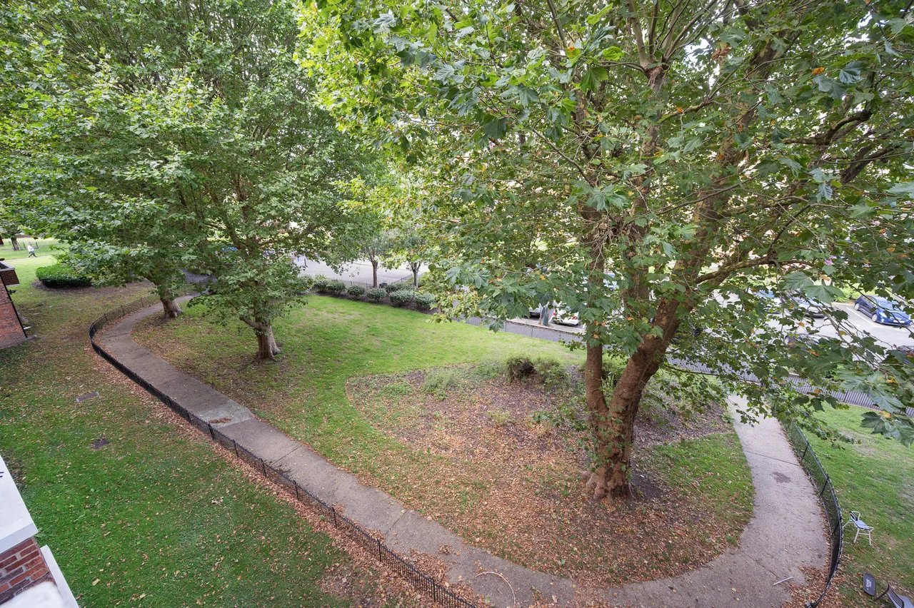 39 Colverson House, Lindley Street, London, photo 9