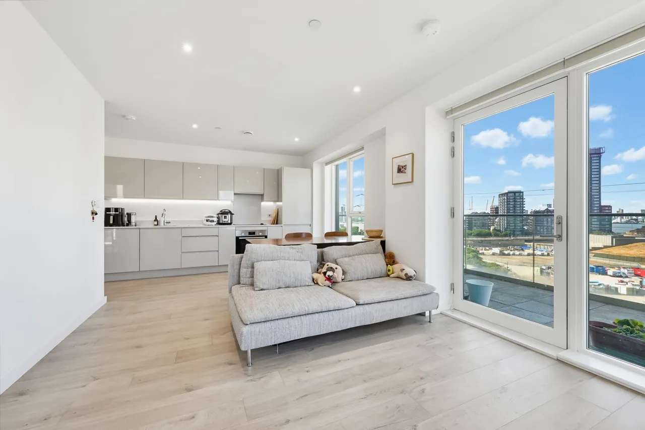 Heartwell Avenue, London, E16, photo 2