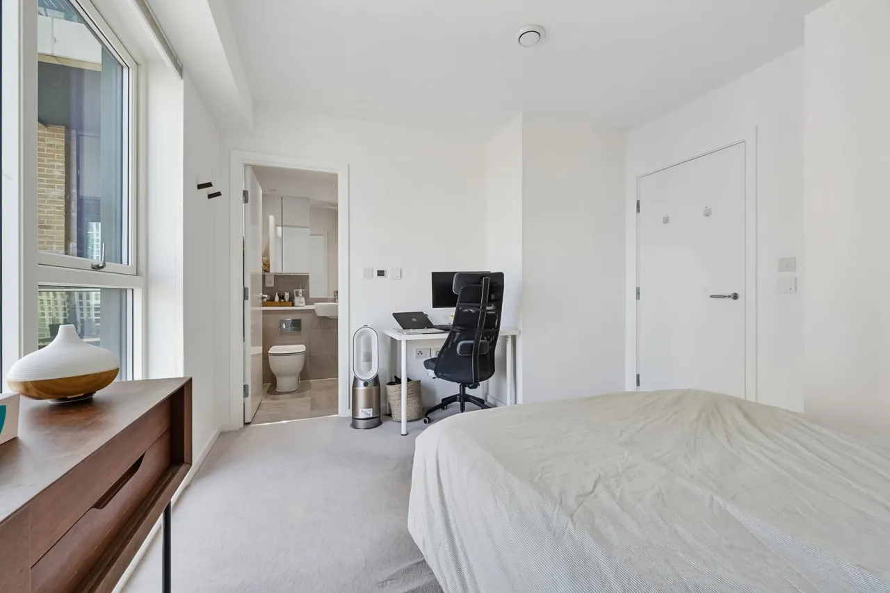 Heartwell Avenue, London, E16, photo 6