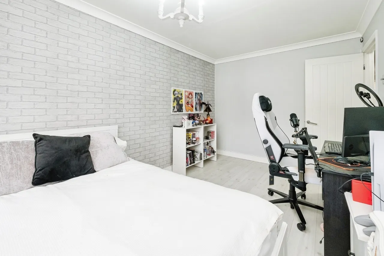 Stephen Avenue, South Hornchurch, RM13, photo 12