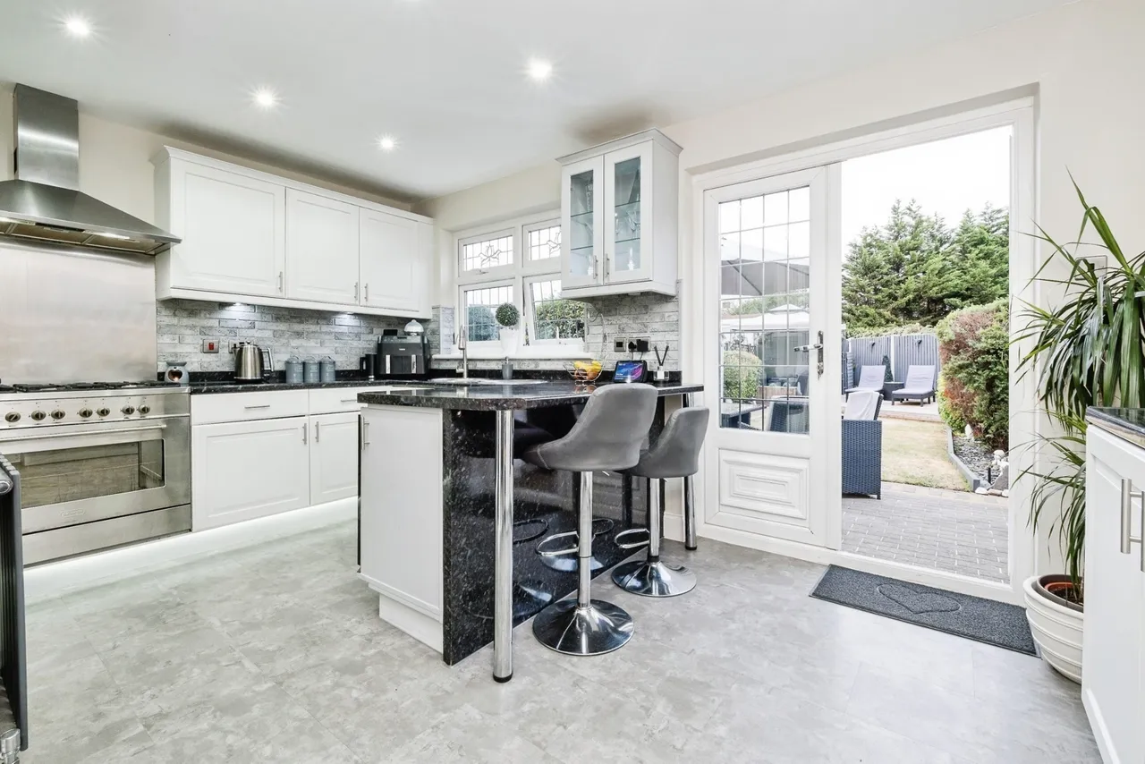 Stephen Avenue, South Hornchurch, RM13, photo 4