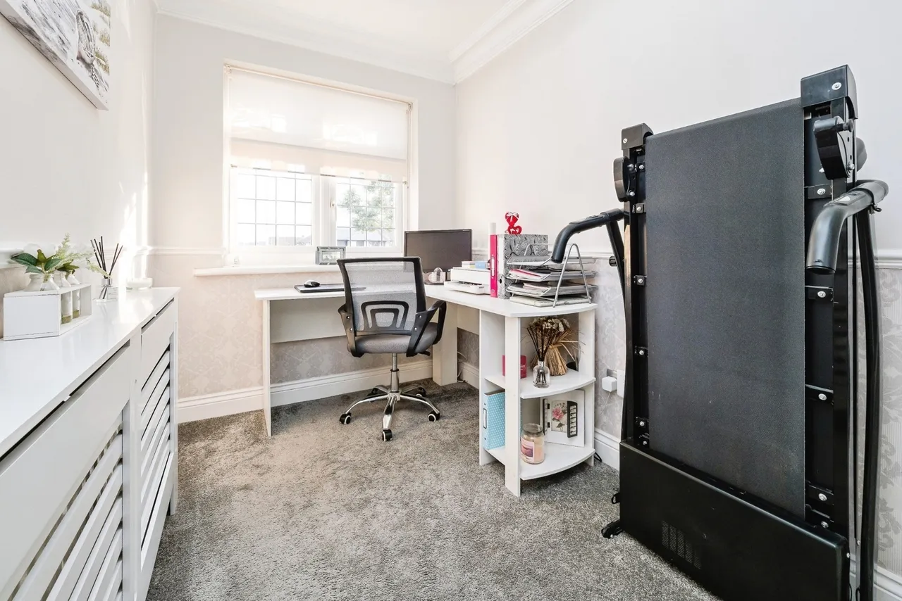 Stephen Avenue, South Hornchurch, RM13, photo 18