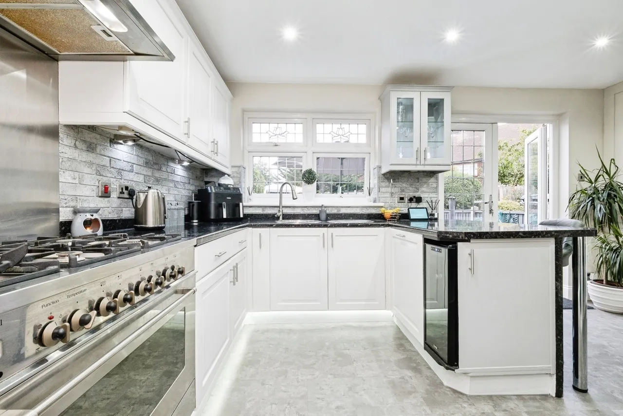 Stephen Avenue, South Hornchurch, RM13, photo 7