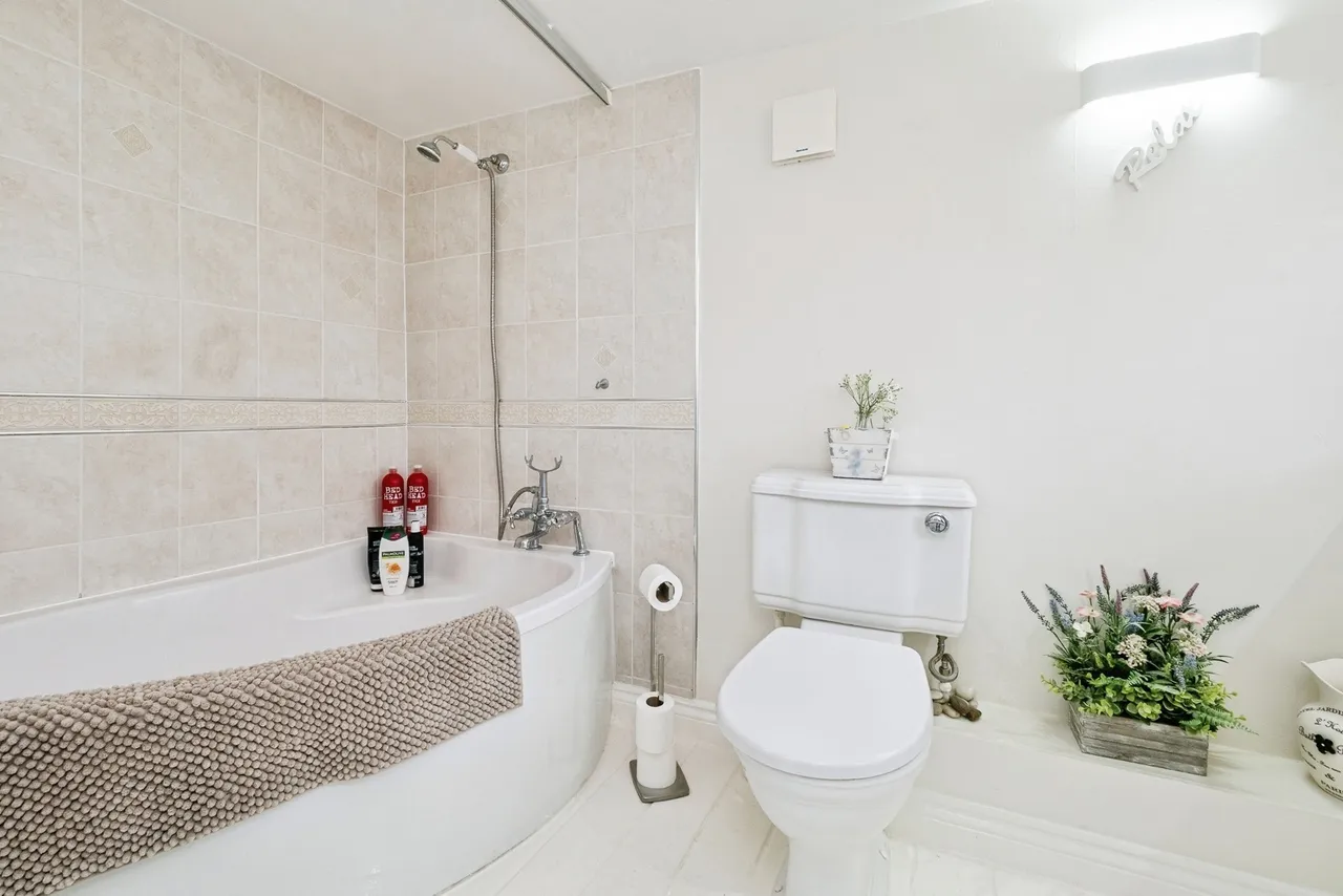 Stephen Avenue, South Hornchurch, RM13, photo 15