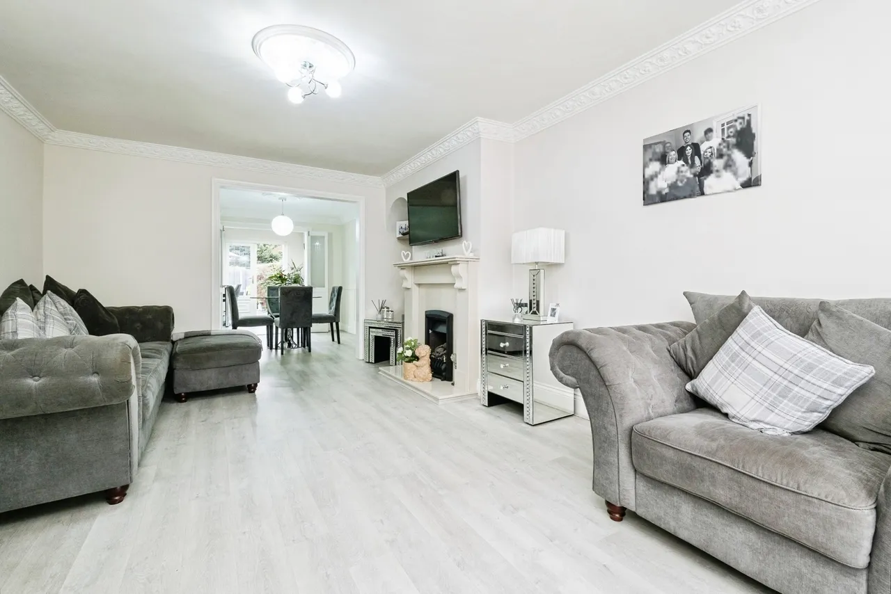 Stephen Avenue, South Hornchurch, RM13, photo 2