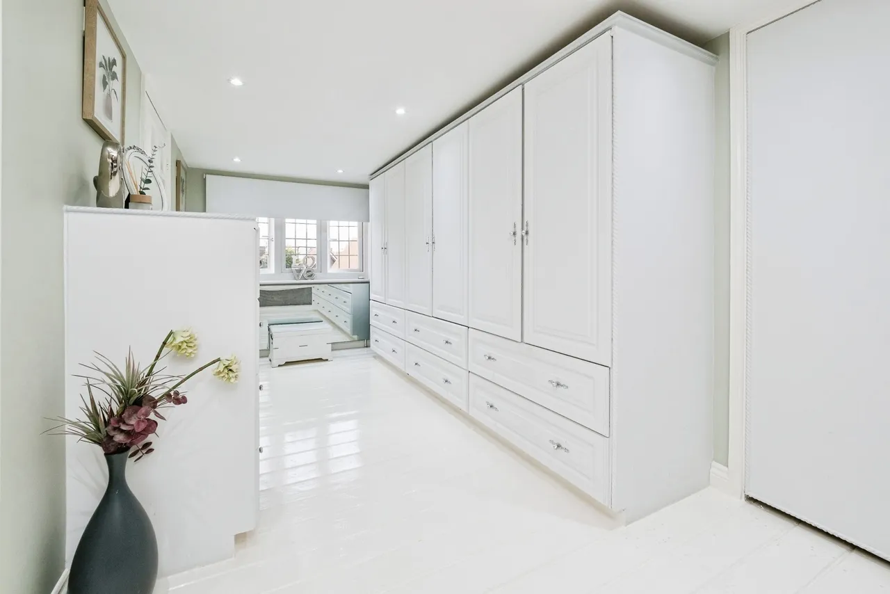 Stephen Avenue, South Hornchurch, RM13, photo 16