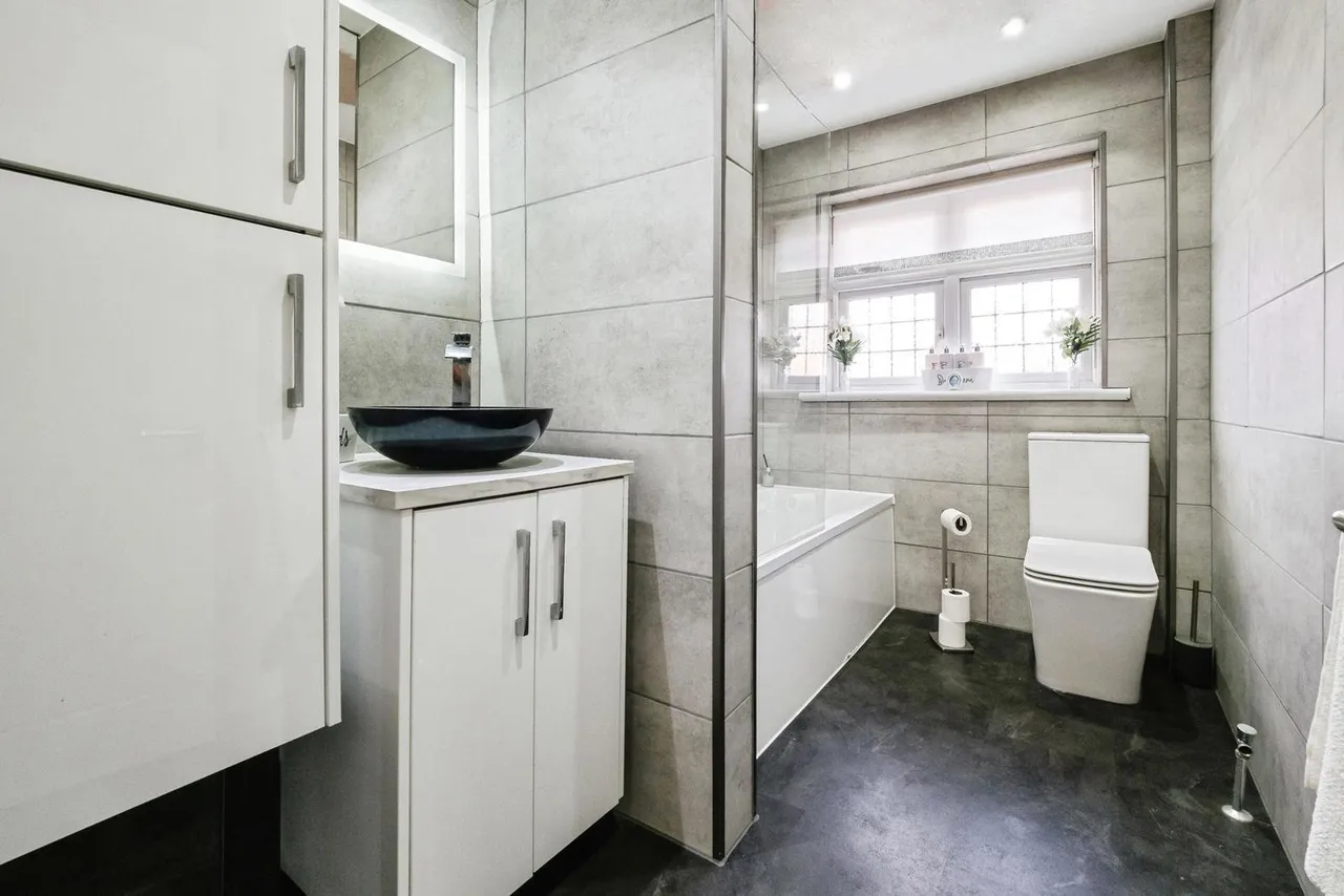 Stephen Avenue, South Hornchurch, RM13, photo 11