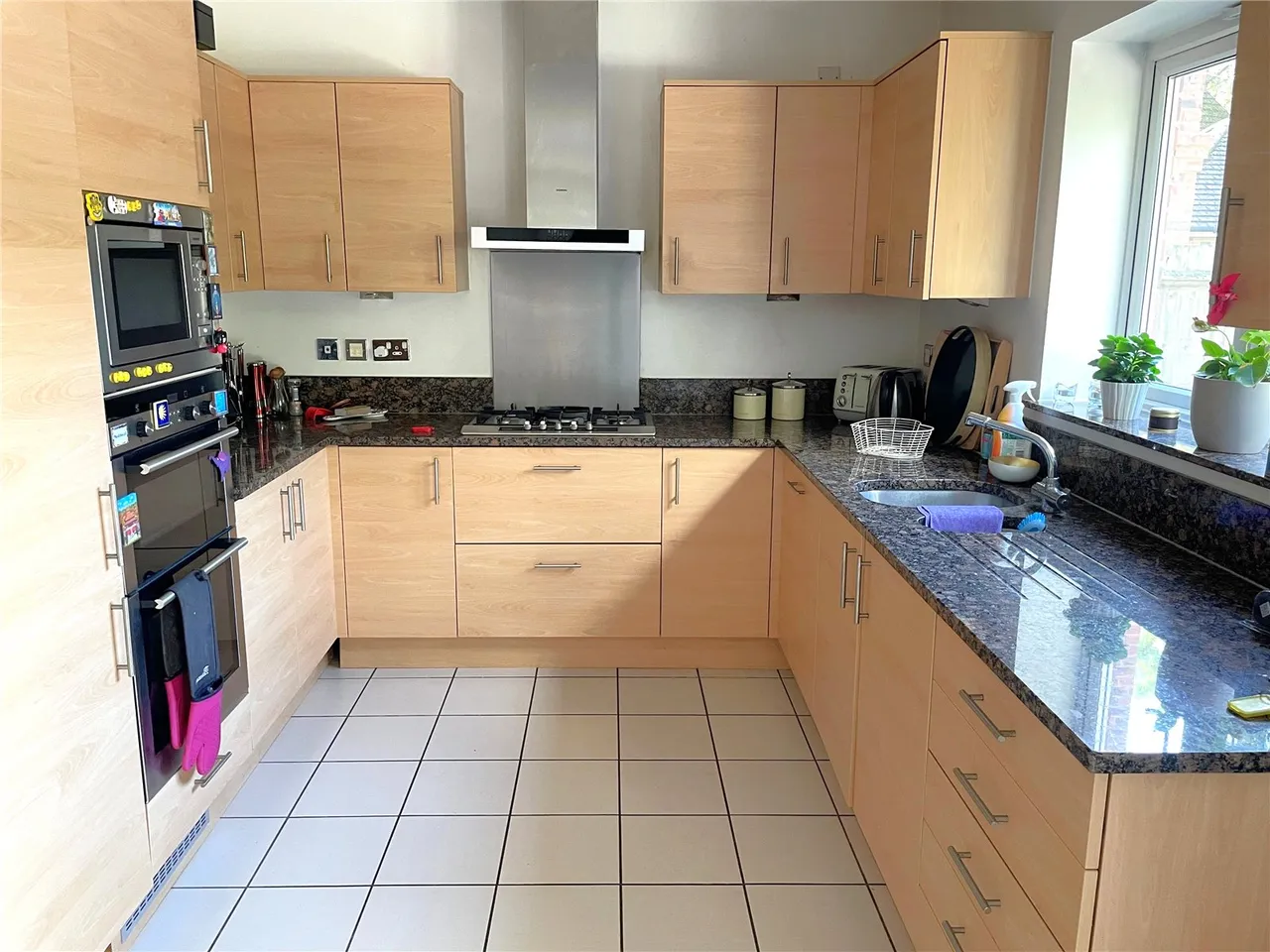 Rowplatt Close, Felbridge, RH19, photo 5