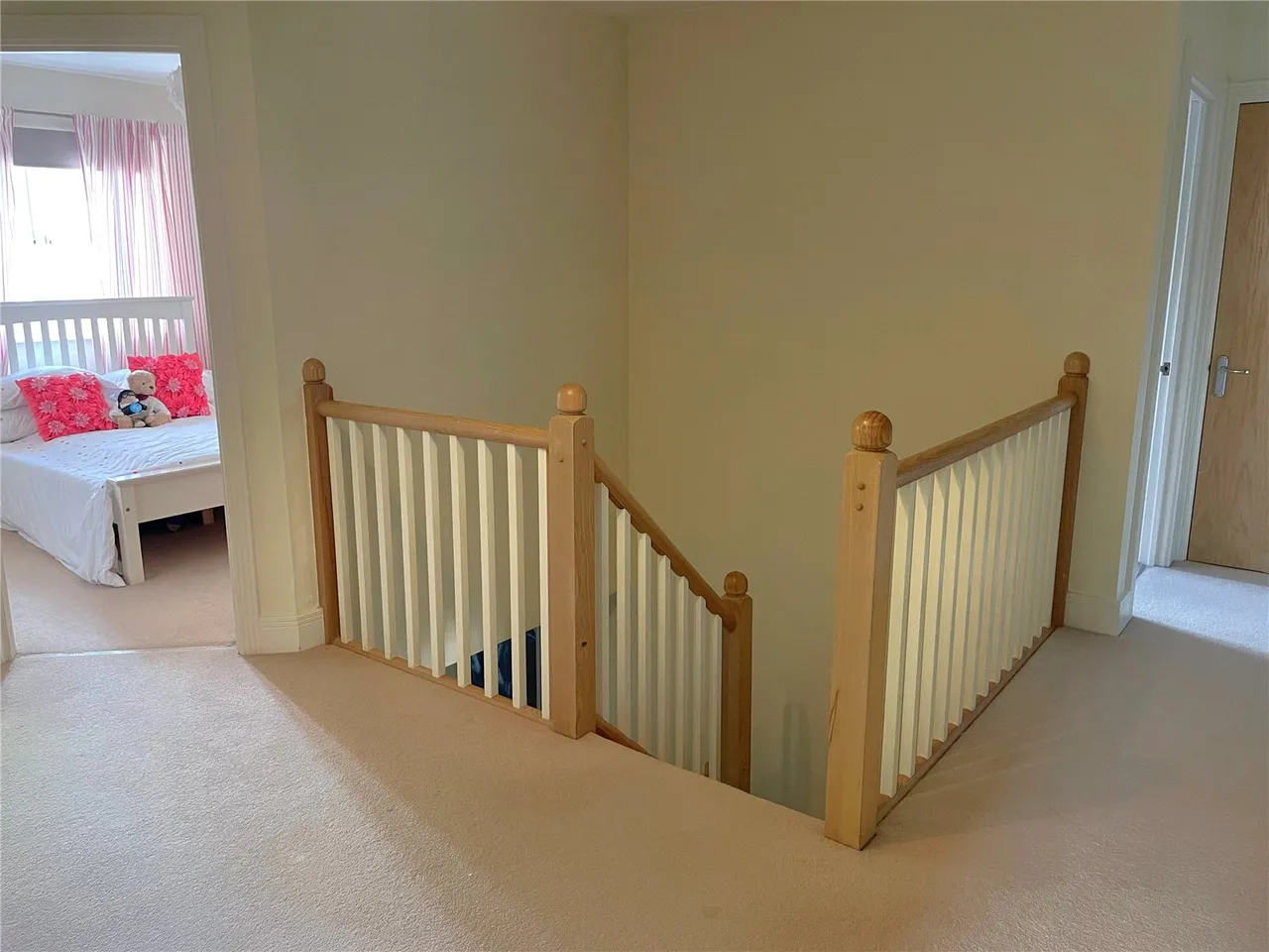 Rowplatt Close, Felbridge, RH19, photo 8